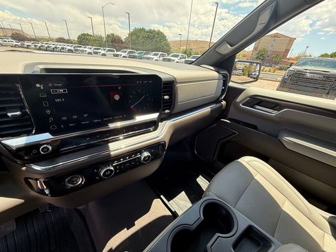 Used 2023 GMC Sierra 1500 SLT w/ X31 Off-Road Package AWD/4WD image 13