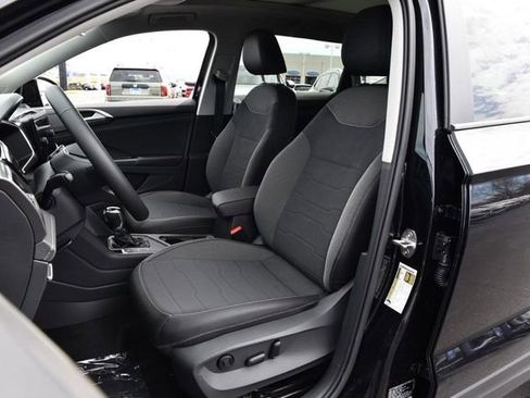 New 2026 Volkswagen Taos SE image 19