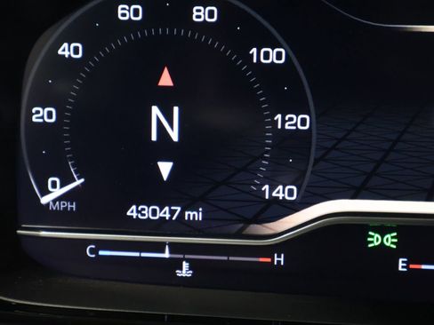 Used 2022 GMC Yukon XL Denali image 42