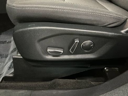 Used 2018 Ford Explorer XLT image 24