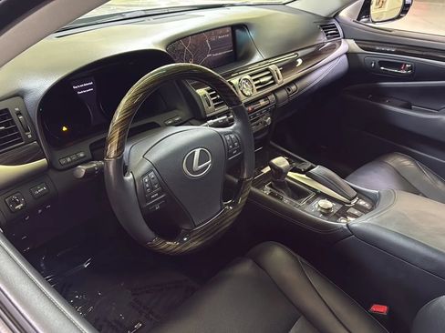 Used 2015 Lexus LS 460 image 28