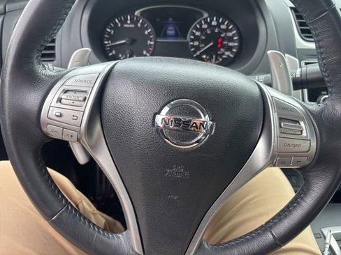 Used 2017 Nissan Altima 2.5 SR w/ Midnight Edition Package FWD image 4