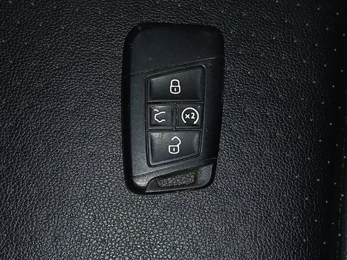 Used 2022 Volkswagen Atlas SE image 32