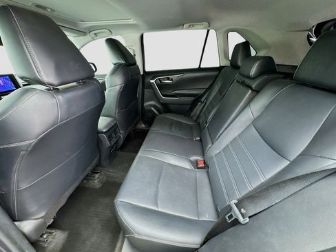 Used 2023 Toyota RAV4 XLE Premium image 16