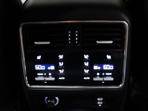 Used 2023 Porsche Cayenne Turbo AWD/4WD image 27