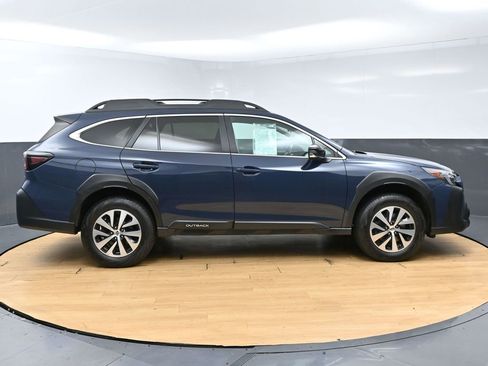 Used 2023 Subaru Outback Premium AWD/4WD image 8