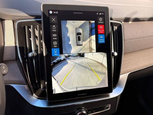 New 2026 Volvo XC90 B6 Plus w/ Protection Package Premier image 31