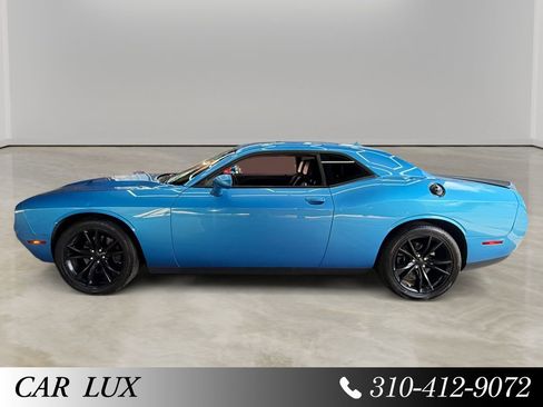 Used 2016 Dodge Challenger SXT Plus RWD image 2