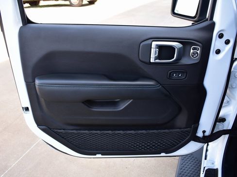 Used 2024 Jeep Wrangler High Altitude image 16