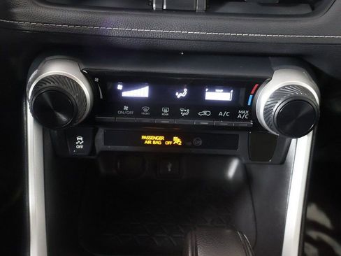 Used 2021 Toyota RAV4 LE image 39