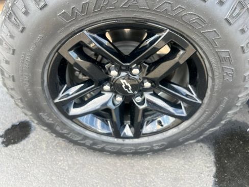Used 2019 Chevrolet Silverado 1500 LT Trail Boss AWD/4WD image 7