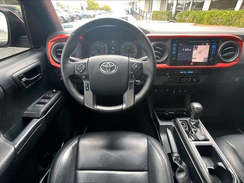 Used 2018 Toyota Tacoma TRD Sport image 5