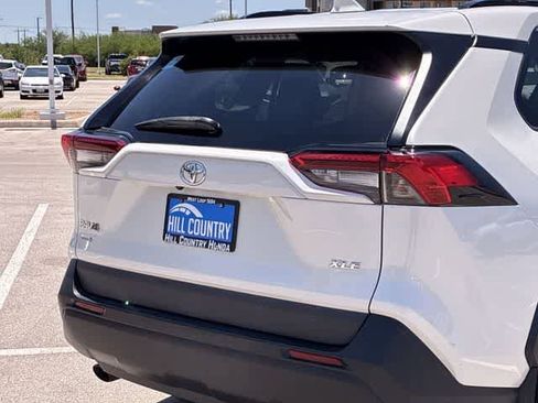 Used 2021 Toyota RAV4 XLE Premium FWD image 13