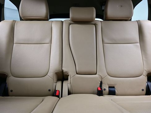 Used 2015 Mitsubishi Outlander SE AWD/4WD image 16