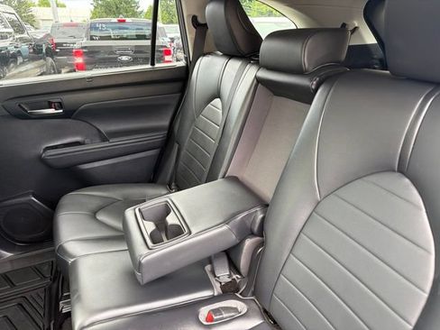 Used 2021 Toyota Highlander XLE AWD/4WD image 51