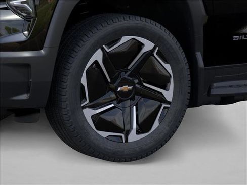 New 2026 Chevrolet Silverado EV LT AWD/4WD image 9