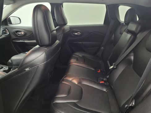Used 2021 Jeep Cherokee Latitude Plus AWD/4WD image 18