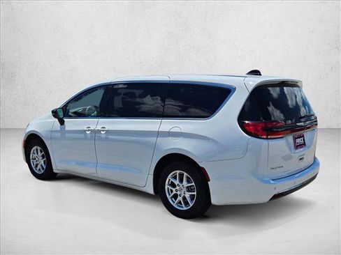 Used 2025 Chrysler Pacifica Select FWD image 7