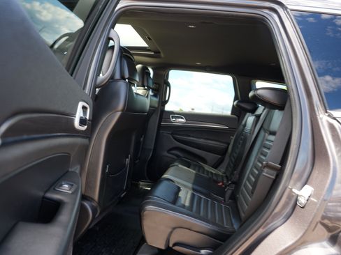 Used 2018 Jeep Grand Cherokee Limited AWD/4WD image 18
