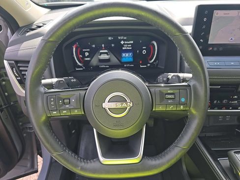 Used 2024 Nissan Rogue Platinum w/ Platinum Premium Package FWD image 11