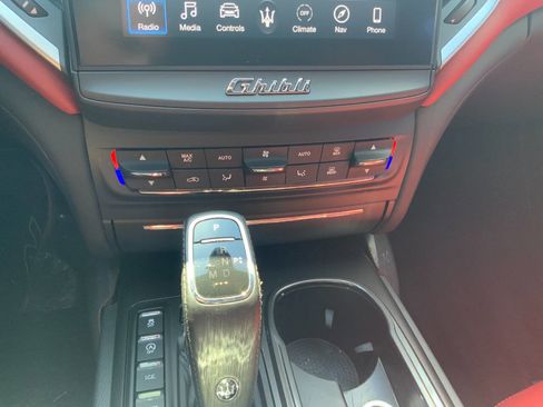 Used 2019 Maserati Ghibli RWD image 11