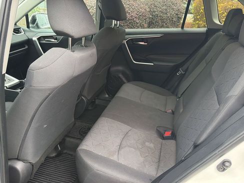 Used 2020 Toyota RAV4 XLE FWD image 10