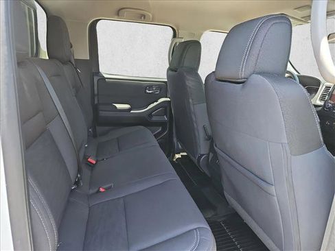 Used 2024 Nissan Frontier SV RWD image 17