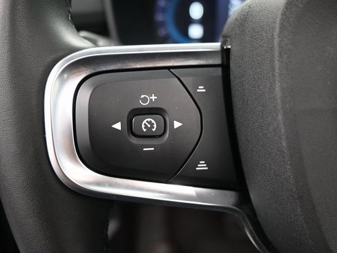 Used 2024 Volvo XC40 B5 Ultimate w/ Protection Package Premier image 21