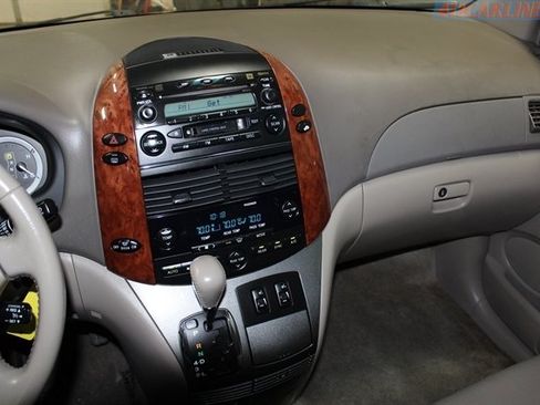 Used 2005 Toyota Sienna XLE image 11