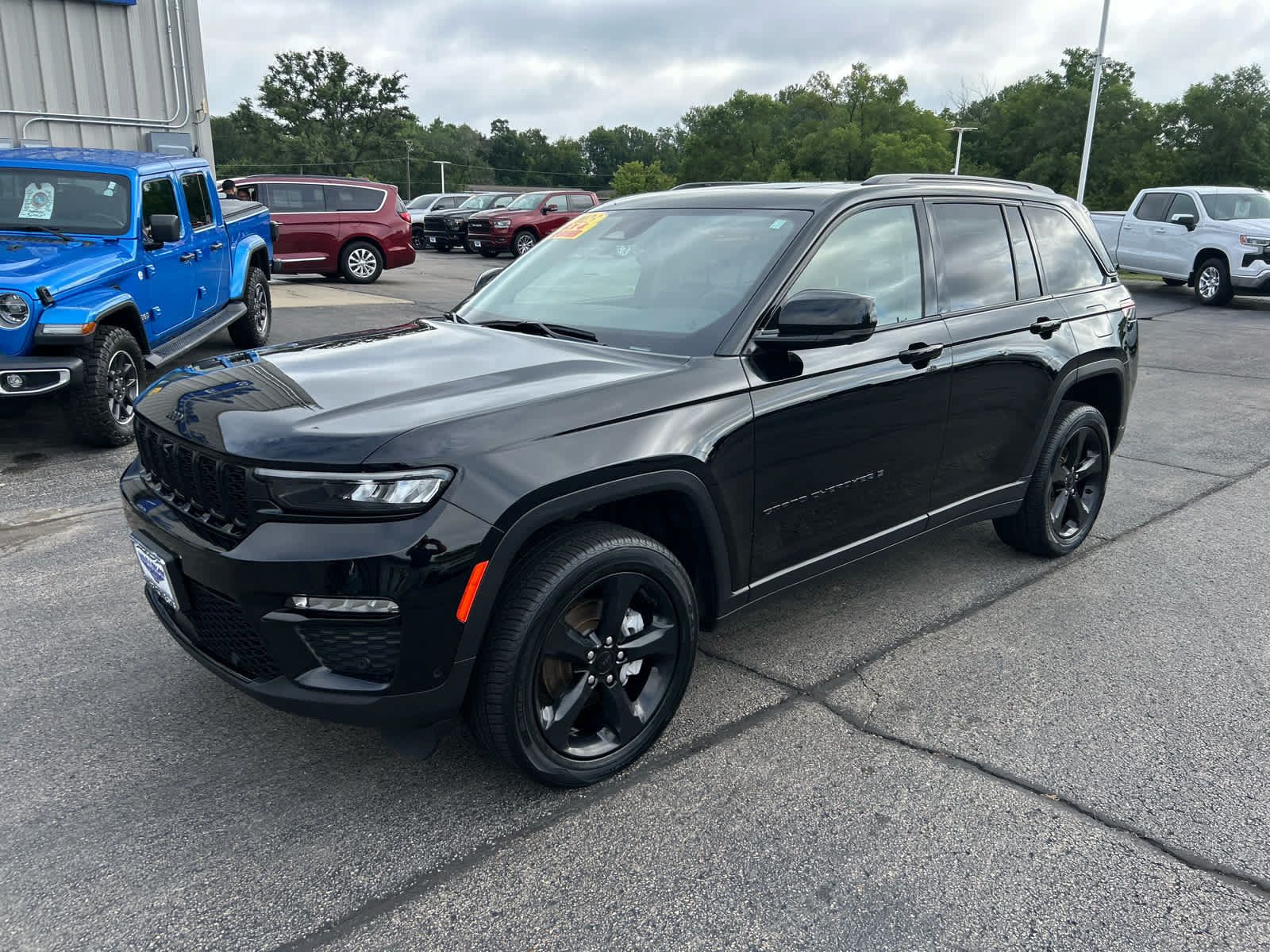 Used 2023 Jeep Grand Cherokee Limited w/ Luxury Tech Group II AWD/4WD image 7
