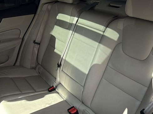 Used 2022 Volvo S60 T8 Inscription w/ Advanced Package image 18