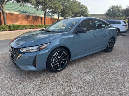 Used 2025 Nissan Sentra SR image 12