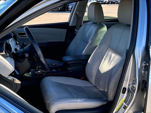 Used 2017 Toyota Avalon Limited image 7