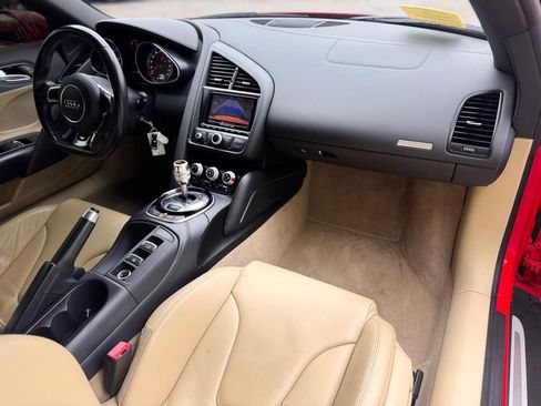 Used 2015 Audi R8 V8 w/ Extended Leather Package AWD/4WD image 21