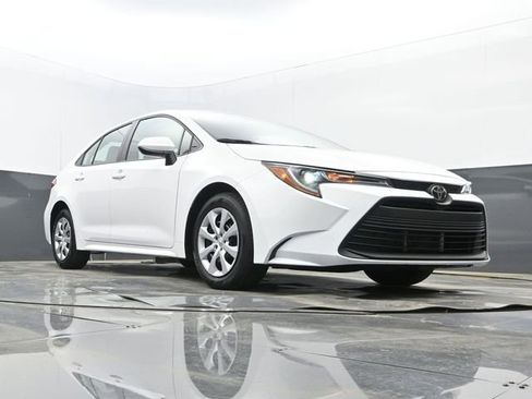 Used 2025 Toyota Corolla LE w/ Convenience Package image 22