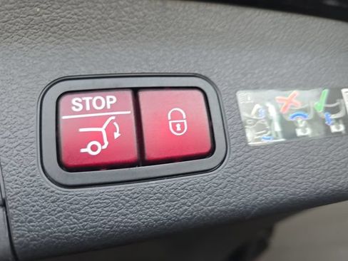 Used 2025 Mercedes-Benz GLS 450 4MATIC image 17