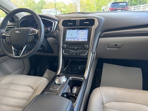 Used 2017 Ford Fusion SE w/ Fusion SE Technology Package FWD image 28