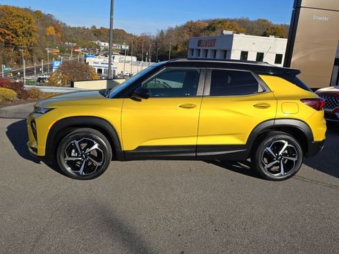 Used 2023 Chevrolet TrailBlazer RS w/ Sun and Liftgate Package image 2