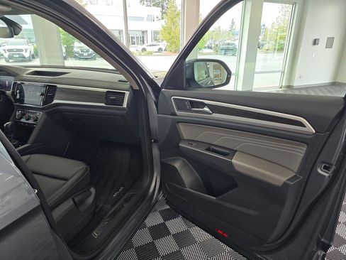 Used 2023 Volkswagen Atlas SE image 43