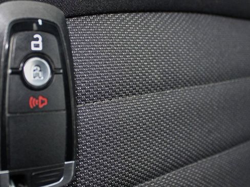 Used 2020 Ford Edge SE image 35