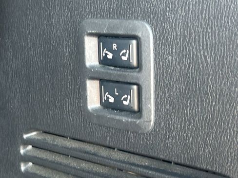 Used 2020 Nissan Armada SL image 35