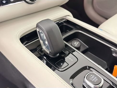 Used 2023 Volvo XC90 B5 Core image 17