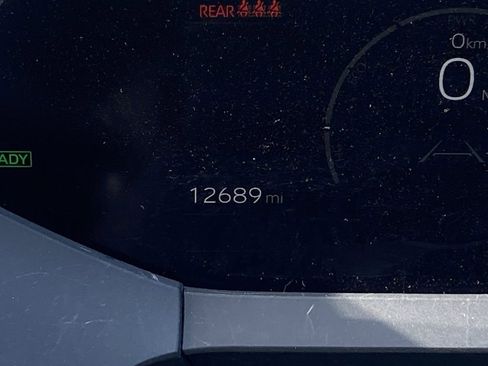 Used 2025 Toyota Prius XLE FWD image 12