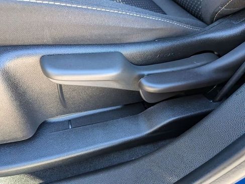 Used 2023 GMC Acadia SLE image 13