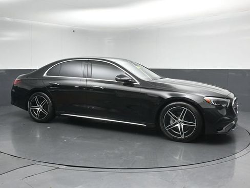 Used 2025 Mercedes-Benz E 350 4MATIC Sedan image 5