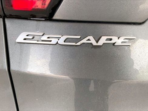 Used 2019 Ford Escape Titanium image 9