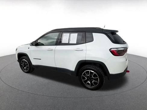 Used 2025 Jeep Compass Trailhawk AWD/4WD image 8
