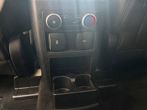 Used 2022 Ford Explorer XLT AWD/4WD image 26