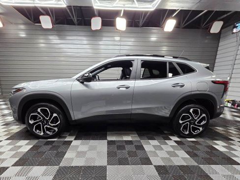 Used 2025 Chevrolet Trax RS w/ Driver Confidence Package FWD image 9