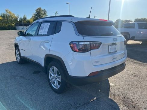 Used 2022 Jeep Compass Latitude image 3